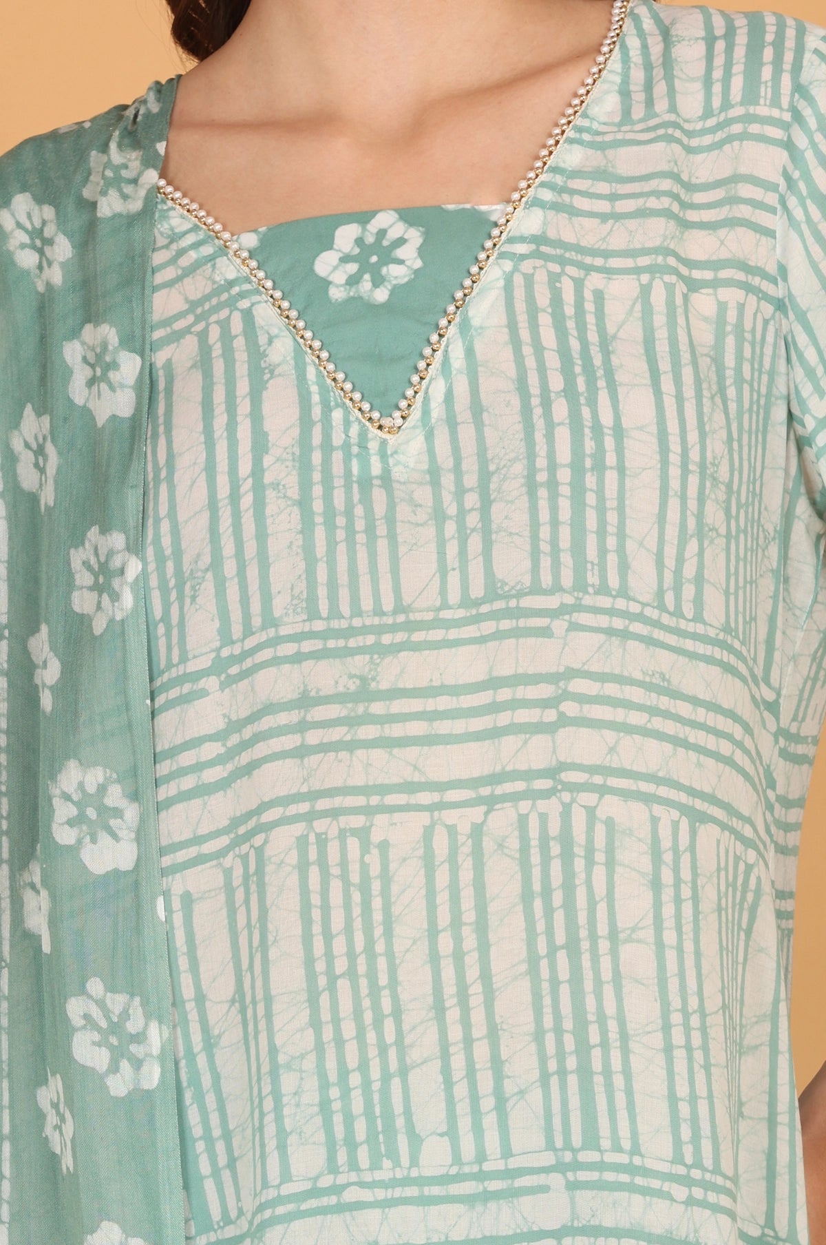 Zindagi Gulzar Hai Batik Suit Set