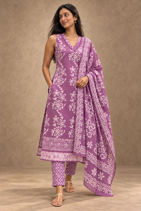 Kasni Van batik suit set, sleeveless V-neck kurta with pants and dupatta - front