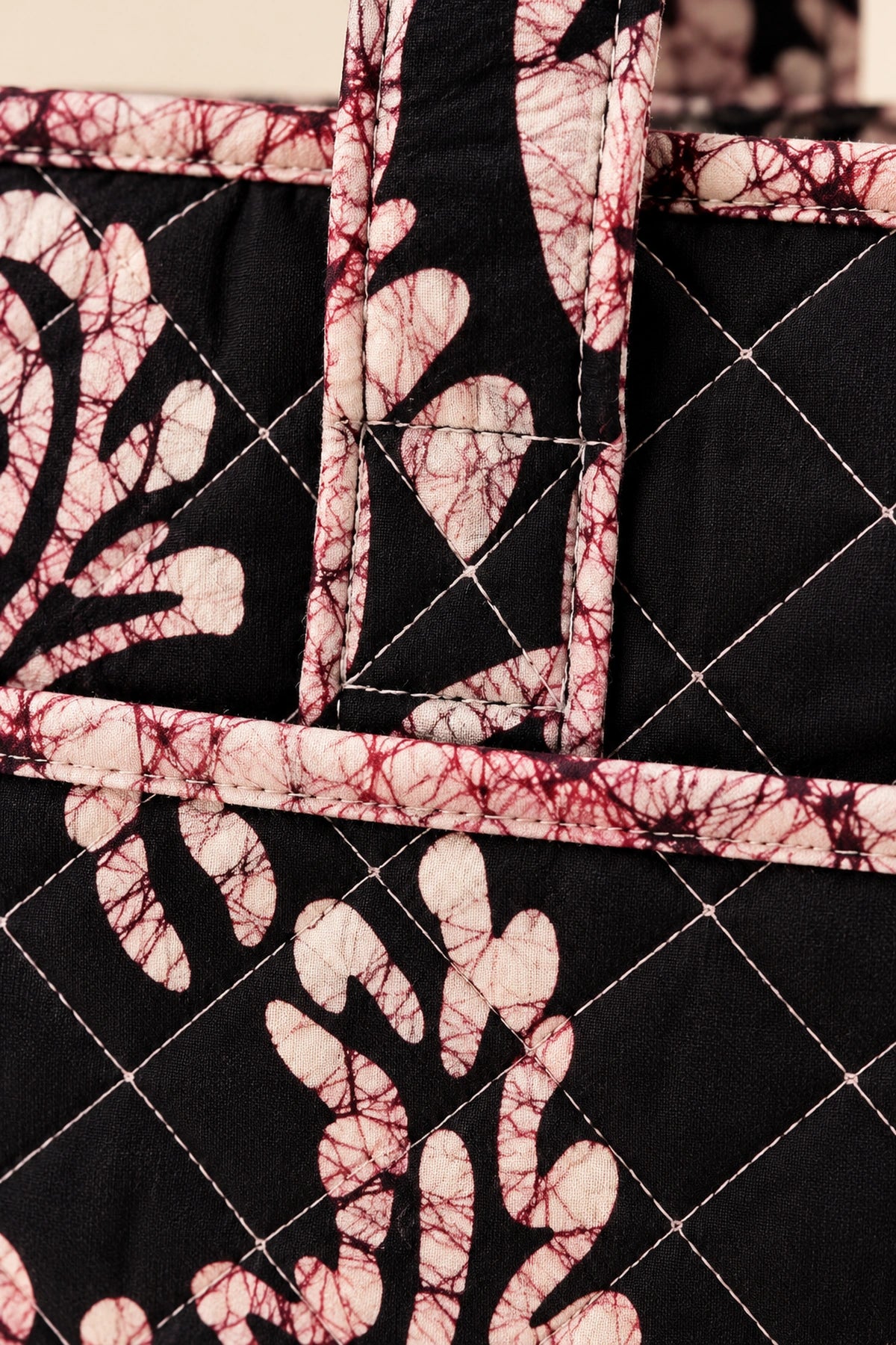 Quilted Batik Laptop Bag in Black Blush Leaf print – close-up of zip and quilted batik | Shades of You