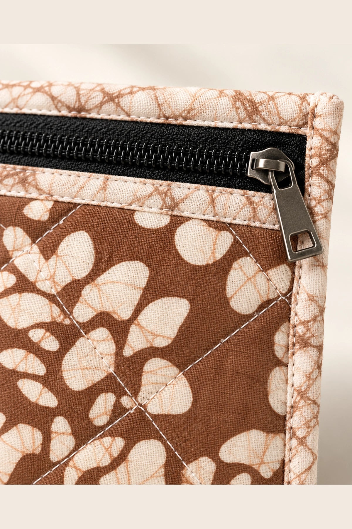 Coin Pouch in Brown White Floral print – close-up of zip and quilted batik | Shades of You