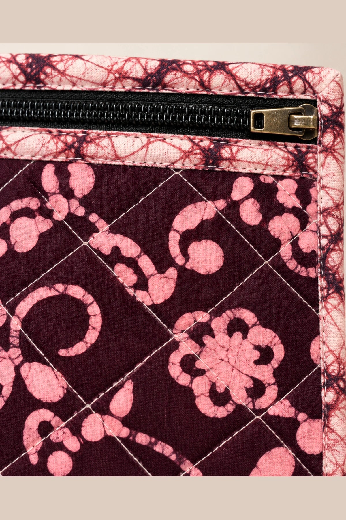 Coin Pouch in Wine Pink Floral print – close-up of zip and quilted batik | Shades of You
